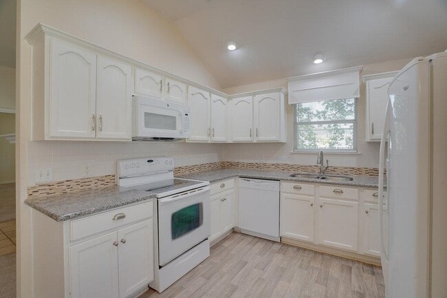 Building Photo - 402 Hickory Tree Dr