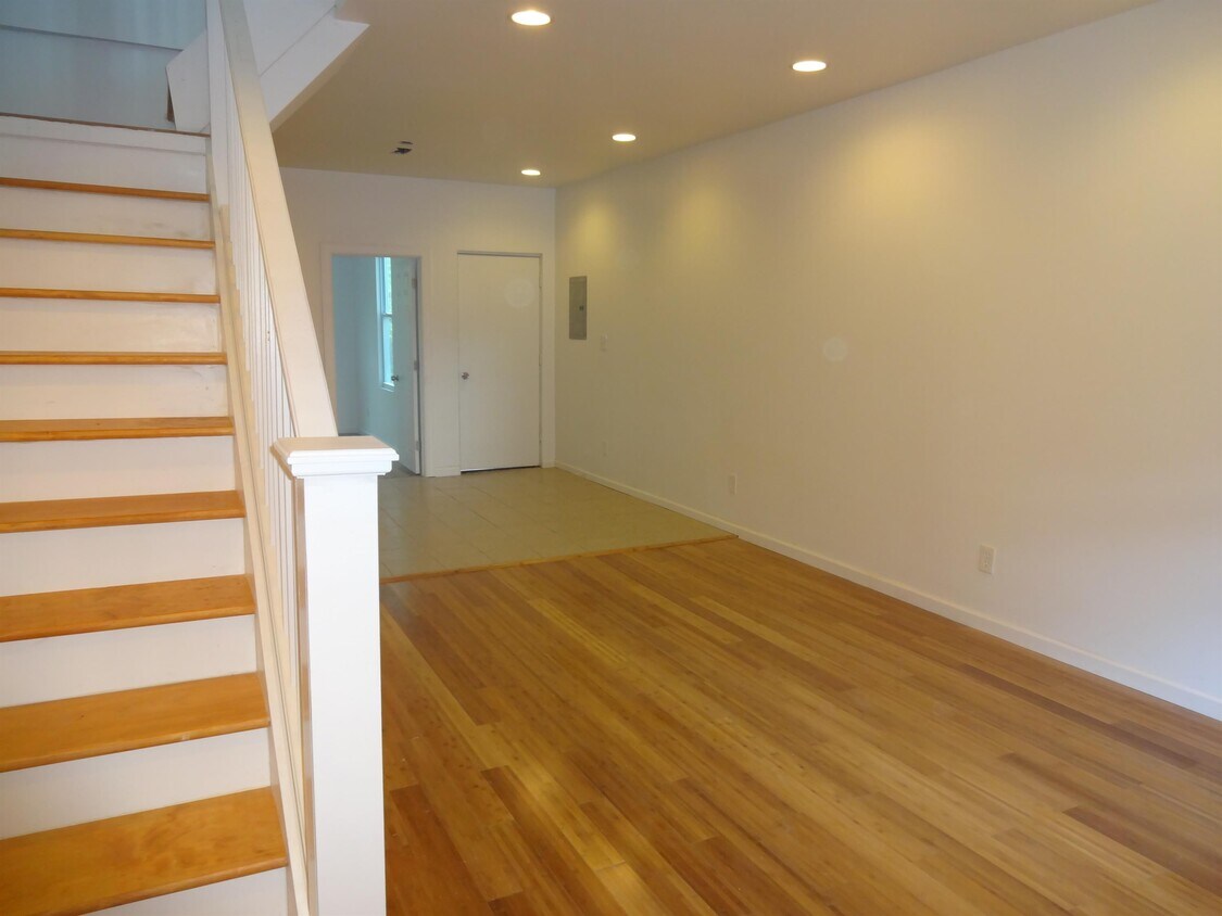 Foto principal - 5413 Delancey St