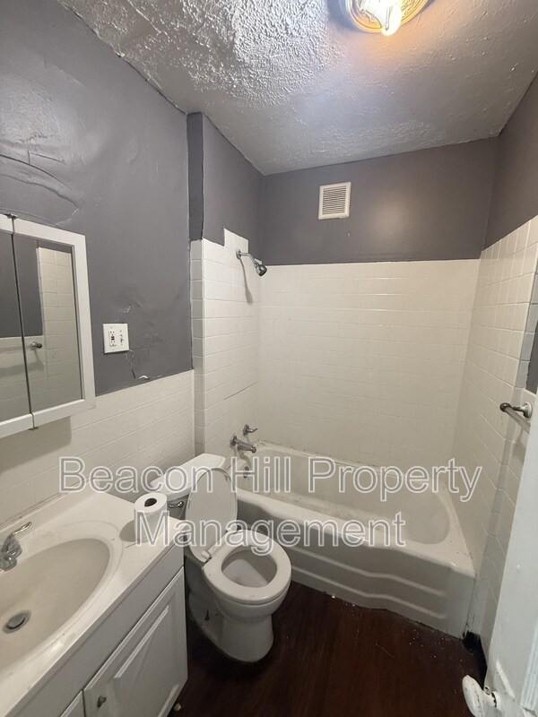 Foto del edificio - 12602 Locke Ave
