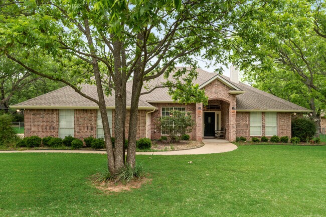 Foto del edificio - 8911 Hickory Hill Dr
