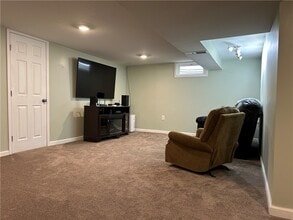 Building Photo - 406 Sharr Ave