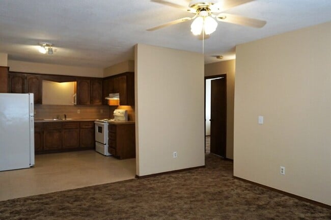 Building Photo - 2 Bed 1 Bath in the Minco, Oklahoma
