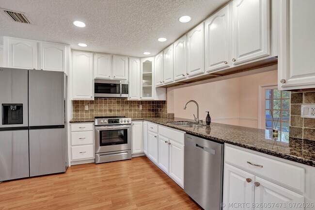 Foto del edificio - 635 Northshore Dr