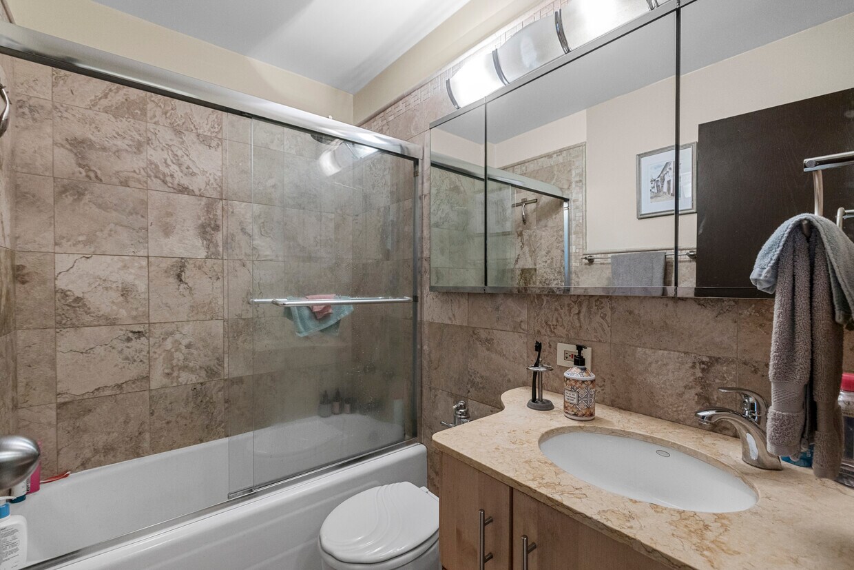 Foto principal - 3550 N Lake Shore Dr