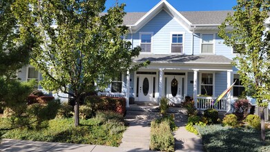 Building Photo - 4274 Lake Bridge Dr