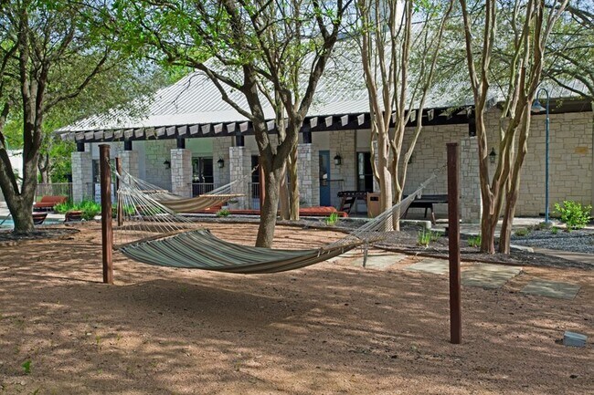 Building Photo - 1 bedroom apartment! Tell me about it, stud