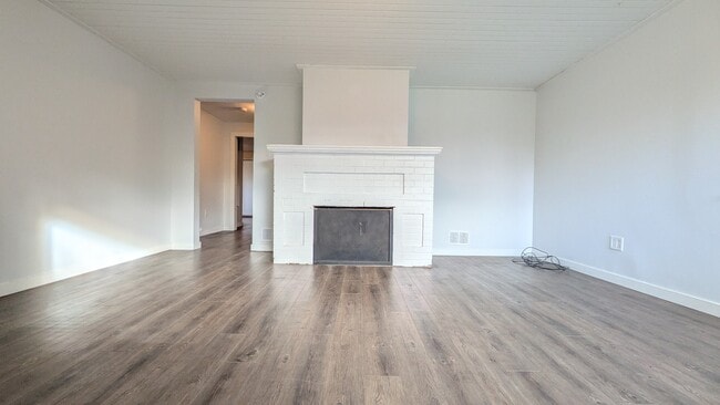 Building Photo - 45783 Wellington Ave