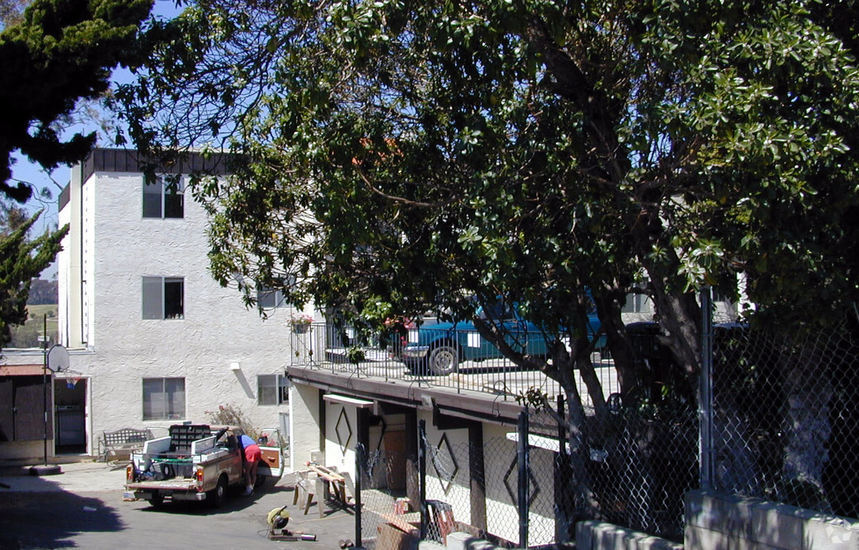 Alternate Building View - Mountain View Apartments