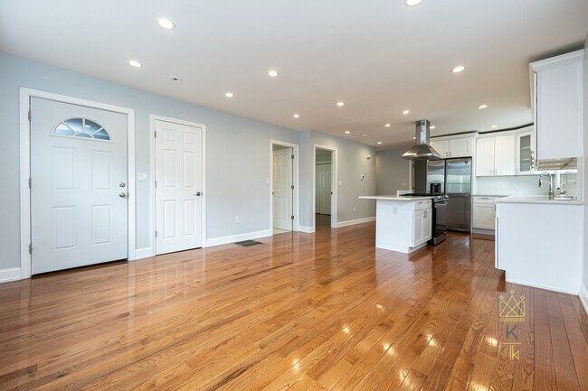 Building Photo - 1495 Hyde Park Ave