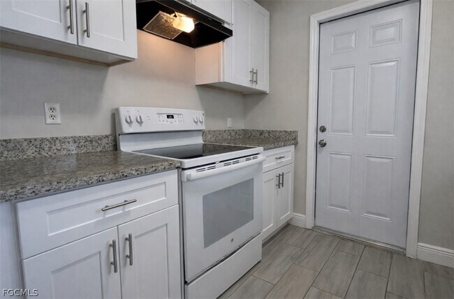 Foto del edificio - 12274 First St