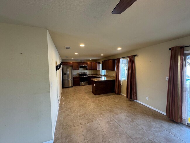Foto del edificio - 2058 E Fremont Dr