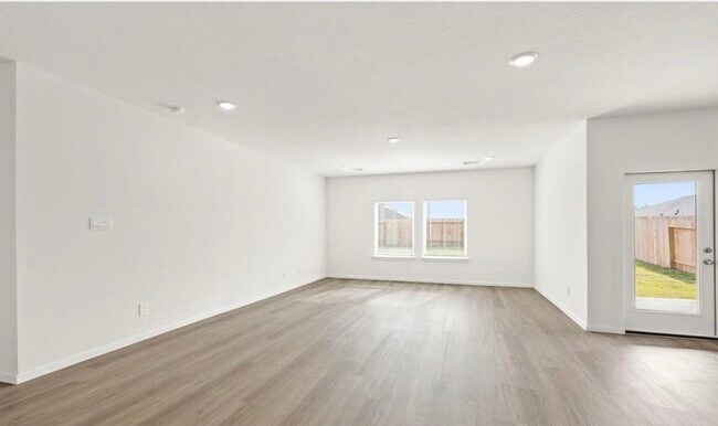 Building Photo - 16779 Country W Dr