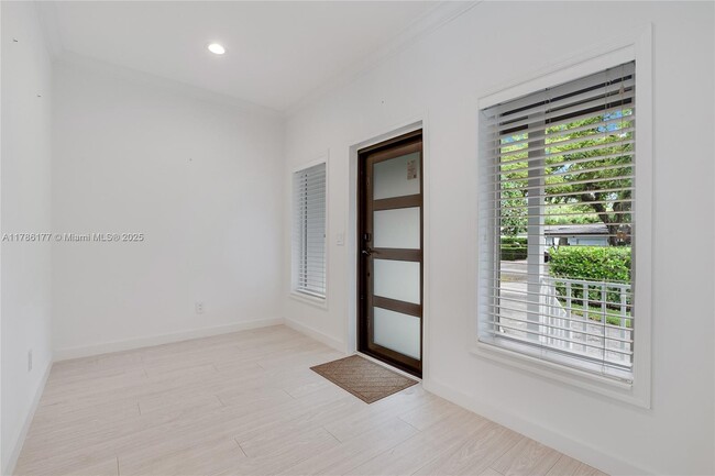 Foto del edificio - 1524 Zoreta Ave