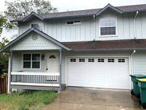 Building Photo - 1046 Simon Dr