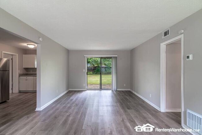 Building Photo - Reduced! And...$500 off rent for December!