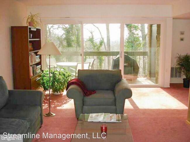 Building Photo - 2 br, 2 bath House - 5180 Maris Ave. #301