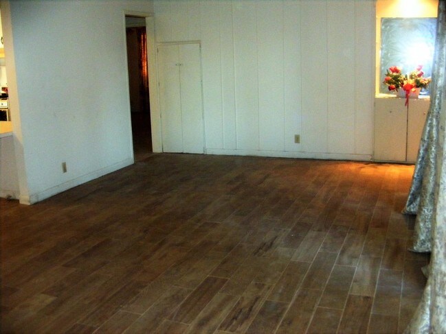 Sala de estar - 15252 Devonshire St