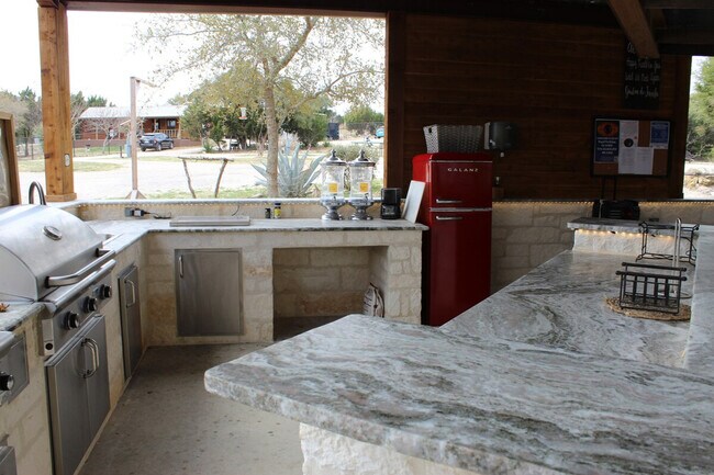 Foto del edificio - 299 Willow Springs Dr