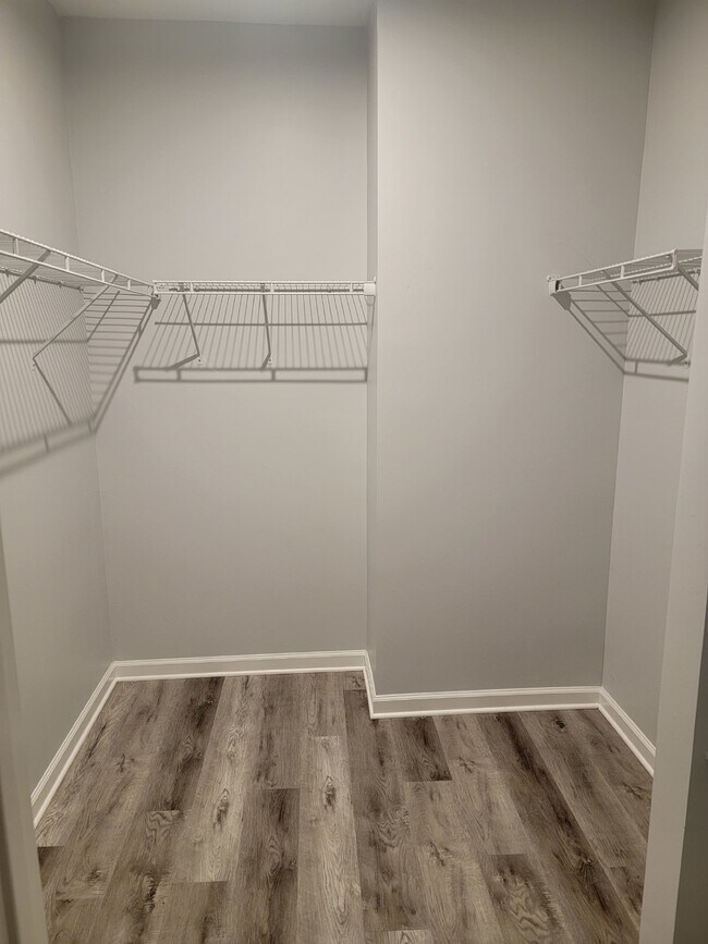 Building Photo - Beautiful Townhome in Southpointe Area