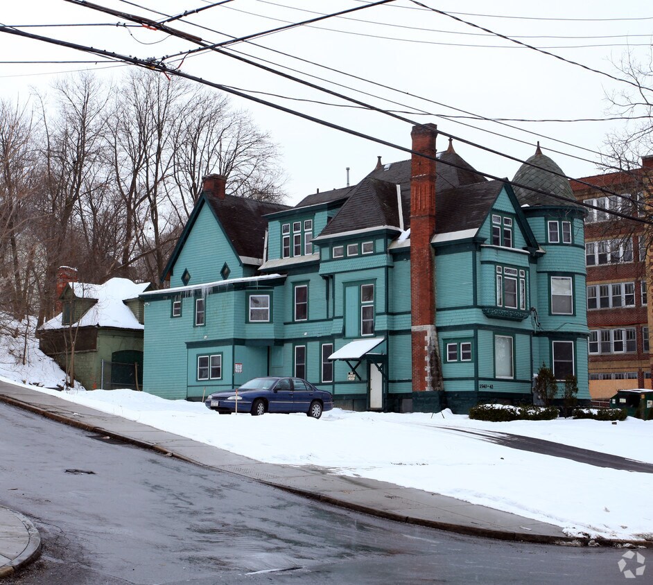 Primary Photo - 1540 E Genesee St