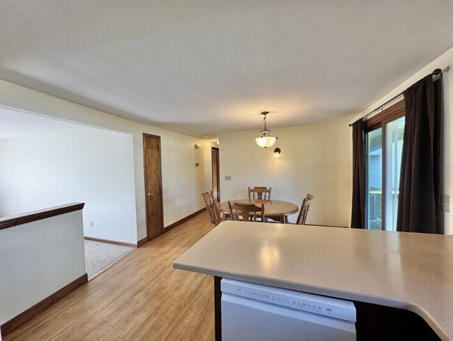 Foto del edificio - 1798 Chateau Dr