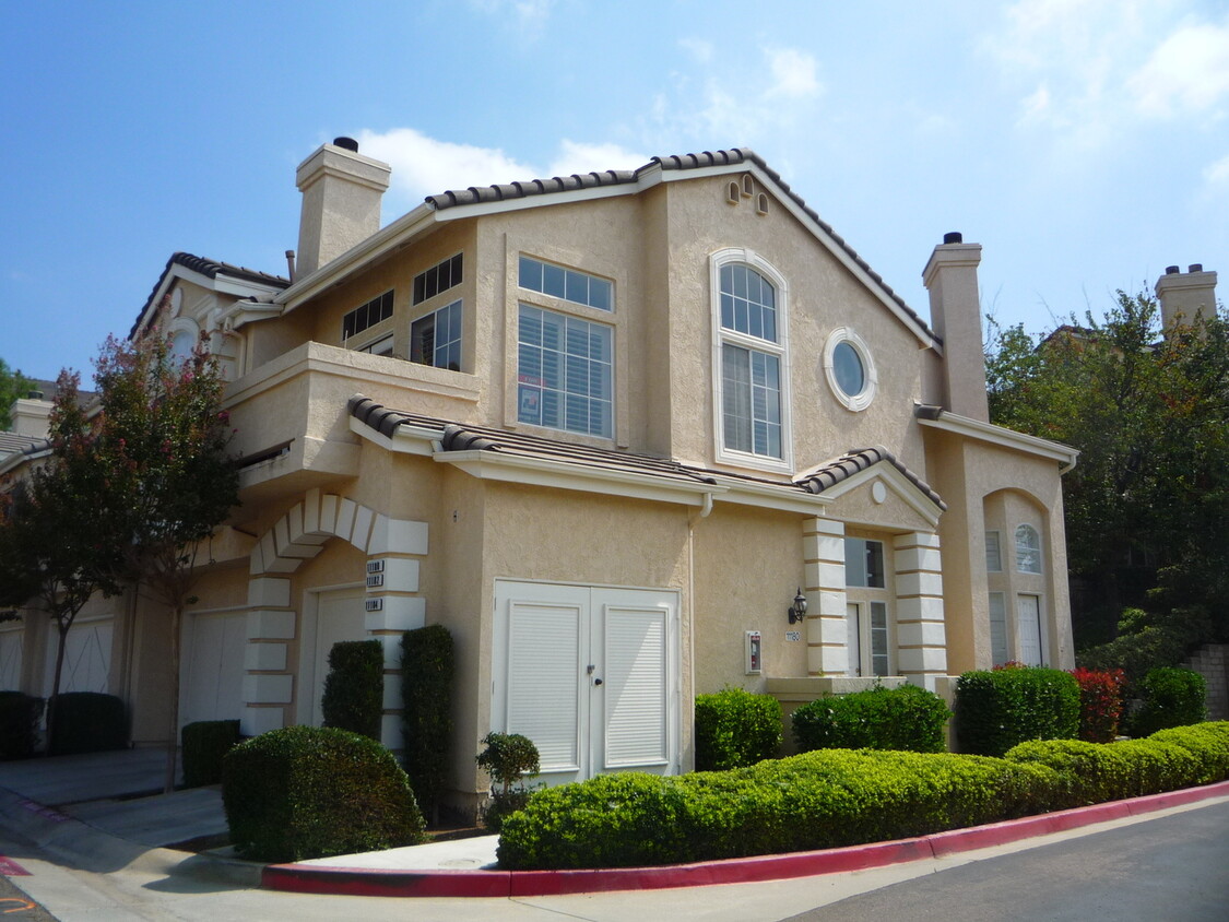 Foto principal - 2 Bedroom 2 Bathroom Condo in Carmel Mount...