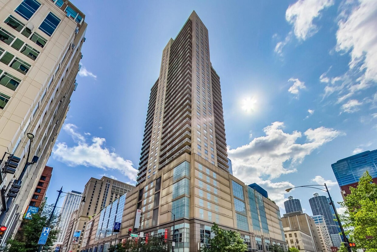 Foto principal - 545 N Dearborn St