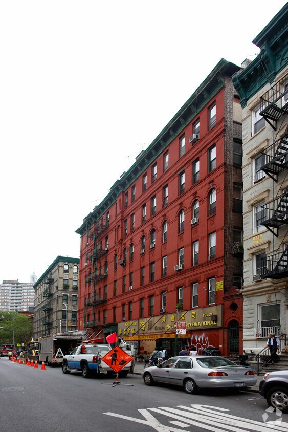 Primary Photo - 23 Catherine St