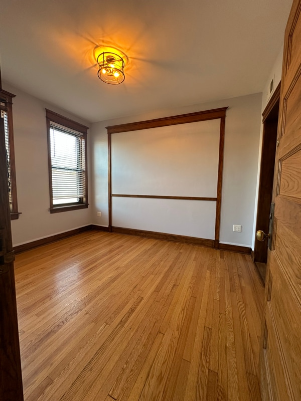 Building Photo - 1949 W Grace St