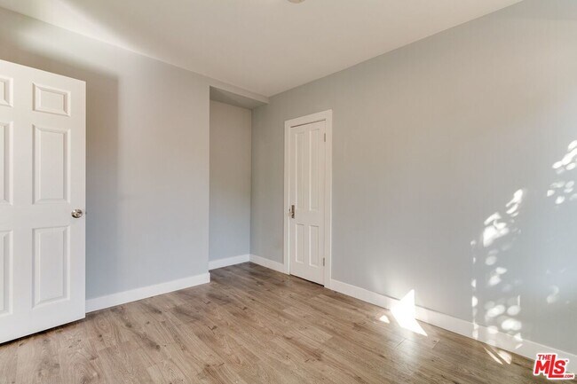 Foto del edificio - 11472 Ventura Blvd