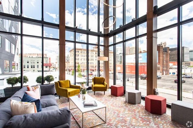 Community Room - Downtown View - Harlow on Main