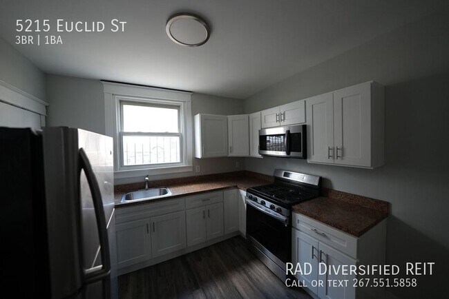 Building Photo - Newly Remodeled