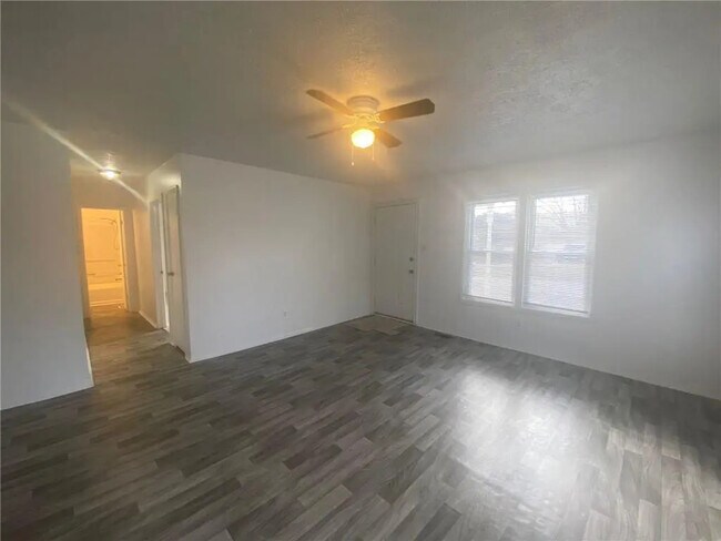 Foto del edificio - 7911 Huff St