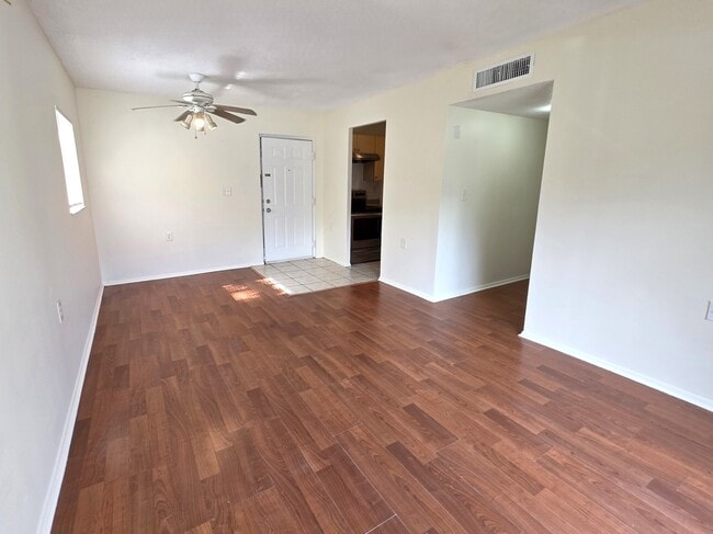 Foto del edificio - 1068 Benoist Farms Rd