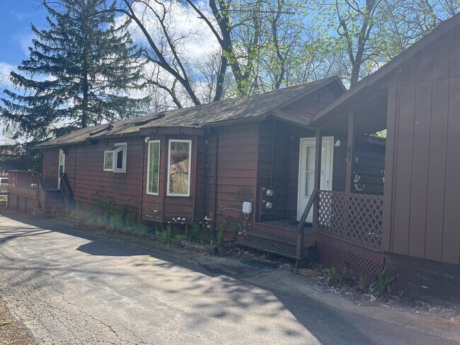 Foto del edificio - 6N403 State Rte 31