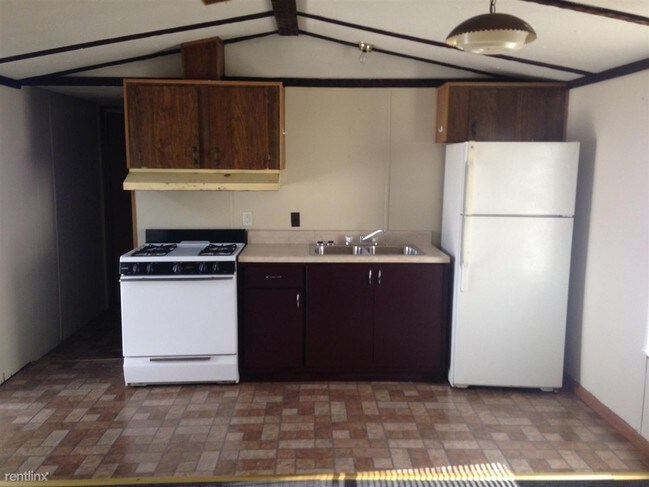 Fotografía del edificio - 527 Farr Rd