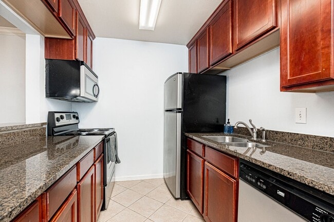 2 Bedroom Downstairs condo available Now N... - 2 Bedroom Downstairs condo available Now N...