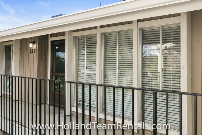 Foto del edificio - 6495 E Happy Canyon Rd