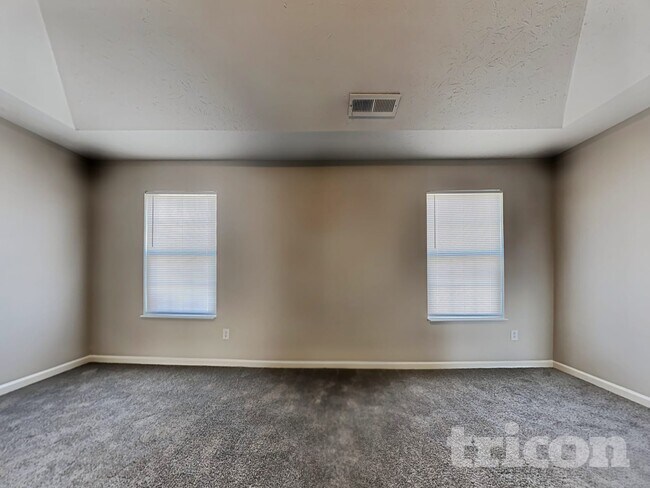 Building Photo - 1818 12 Oaks Dr