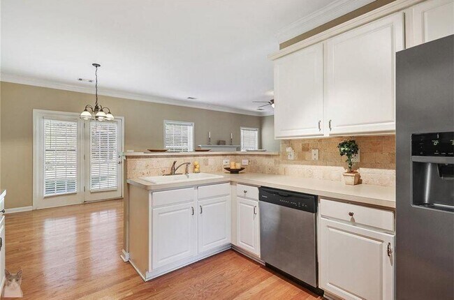 Foto del edificio - 5145 Oak Hill Terrace