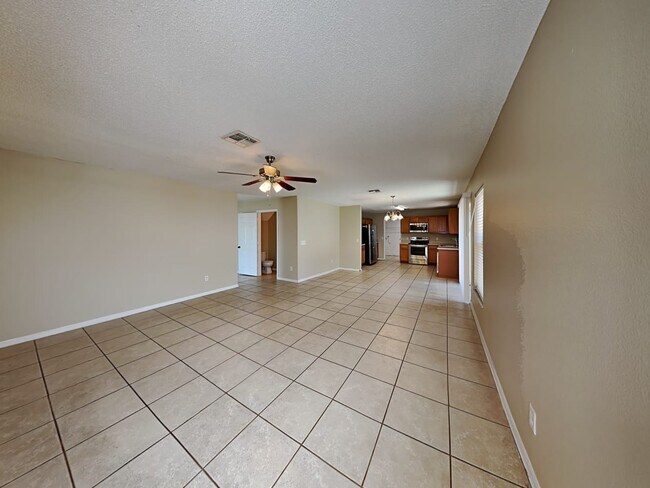 Building Photo - 2018 Crestridge Dr