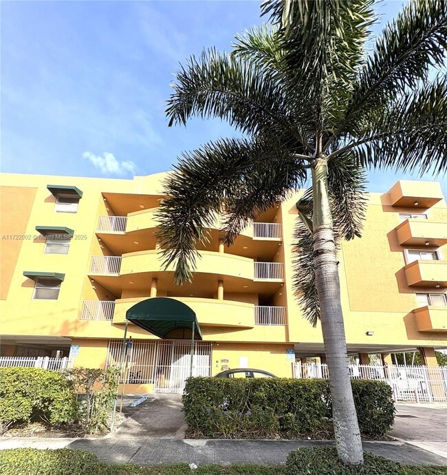 Building Photo - 2441 SW 31st Ave