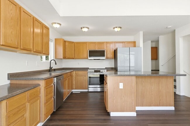 Foto del edificio - 3-bed + office, 2-bath home, minutes to Denver and close to outdoor recreation areas