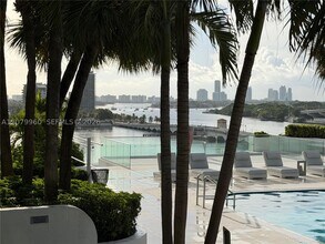 Building Photo - 1717 N Bayshore Dr