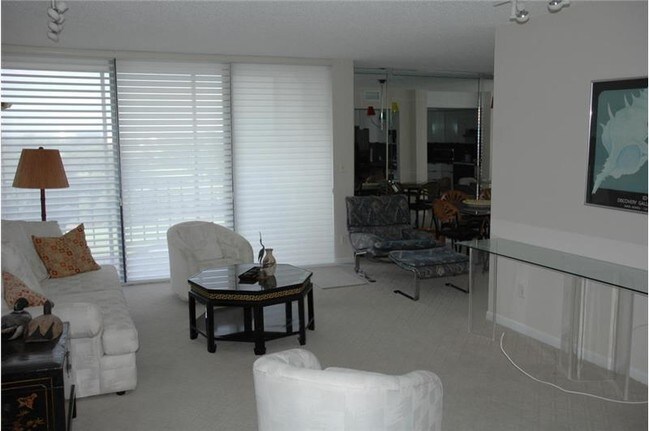 Foto del edificio - 7768 Lakeside Blvd