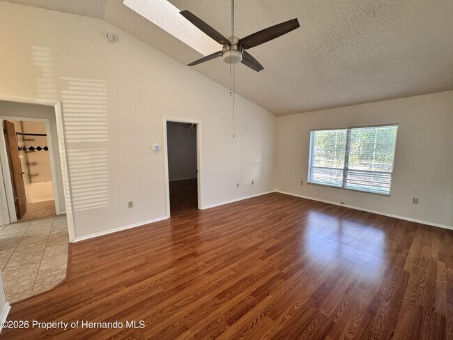 Foto del edificio - 13455 White Plains St