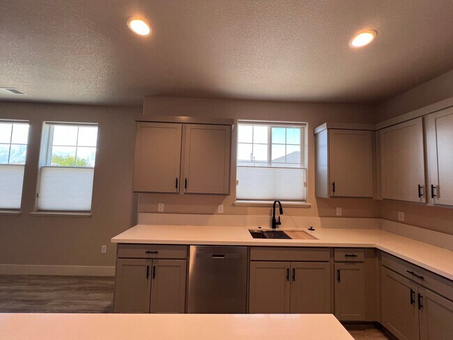 Foto del edificio - MUST SEE! 2/2.5/2 Townhome in Gardnerville
