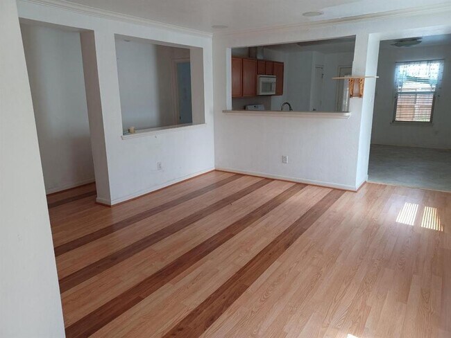 Building Photo - 12926 Pale Ivy Ln