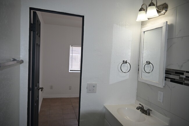 Building Photo - 15071 La Mesa St