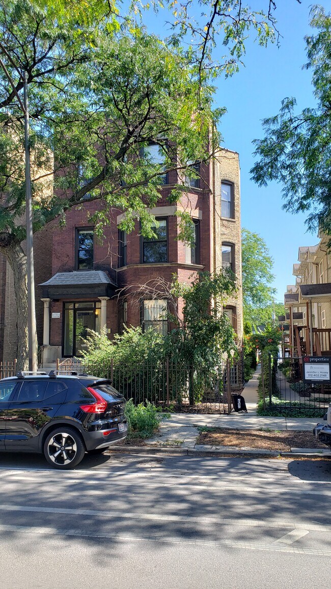 Foto del edificio - 2117 N Kedzie Ave